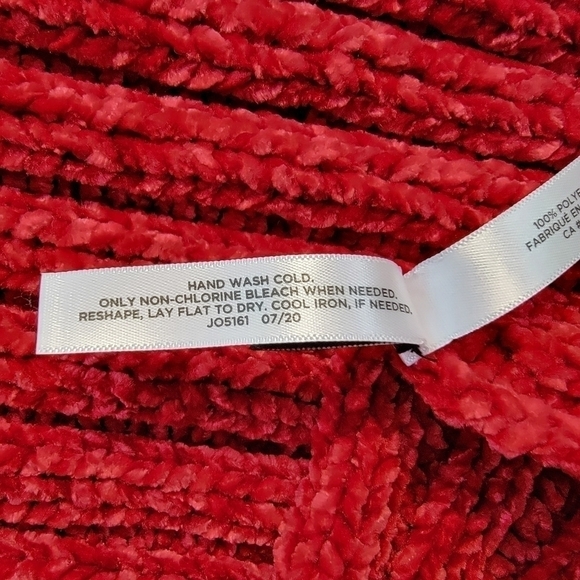 Talbots Red Chenille Like Knit Faux Fur Pom Pom Hat & Scarf Set - Picture 6 of 7